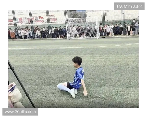 光脚比赛的足球明星是谁他在赛场上的表现令人惊叹