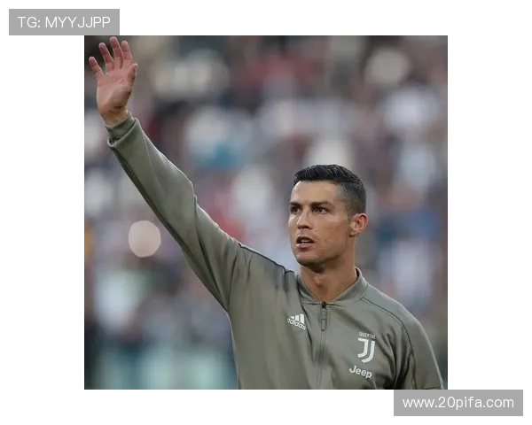 足球巨星C罗的泥塑艺术魅力展现与创作背后的故事