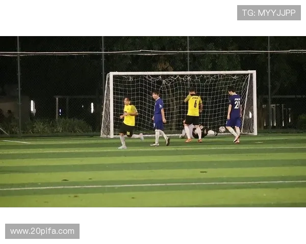 与足球明星一起训练的精彩瞬间视频分享